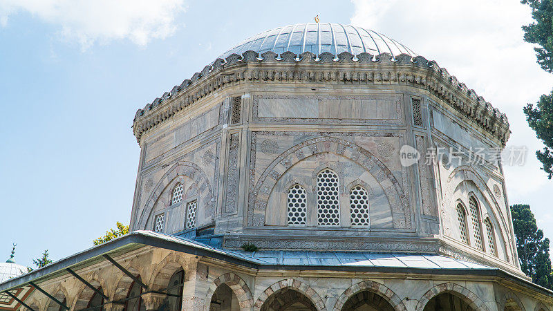 土耳其伊斯坦布尔苏丹苏莱曼大帝陵墓。Kanuni Sultan Suleyman Turbesi位于Suleymaniye清真寺内。